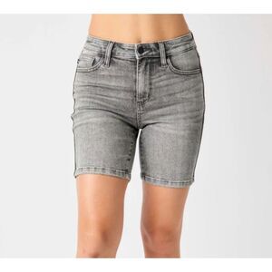 🧺Judy Blue Mid Rise Contrast Wash Bermuda Jean Shorts, NWT, size S